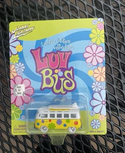 Johnny Lightning VW Volkswagen Transporter LUV Bus Microbus 425/500 Diecast - Picture 1 of 8