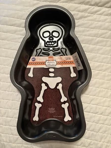 Molde antiadherente para hornear Wilton Skeleton Cake Pan Halloween 2105-8487 nuevo con etiquetas - Imagen 1 de 4