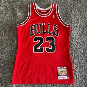 Authentic Mitchell & Ness NBA Chicago Bulls Michael Jordan 97-98 Jersey Sz 40 M - Picture 1 of 10