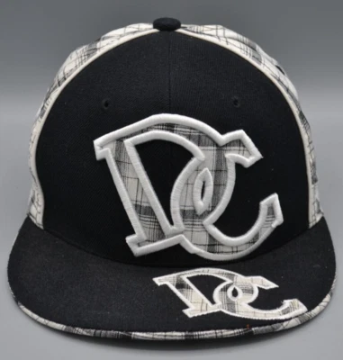 Gorra de béisbol City Hunter Washington DC letra a cuadros ajustada pequeña Foto 1 de 4