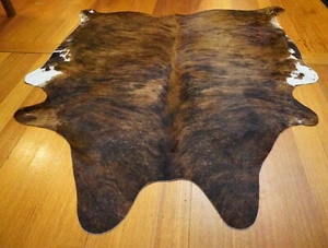 A Beautiful Exotic Wave Highlights this Mid Sized Tri Coloured Cowhide Rug - Picture 1 of 6