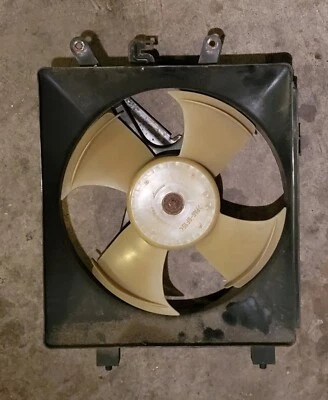 Honda Civic 2002 - Ventilador condensador de aire acondicionado Foto 1 de 3