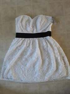 NWT Wetseal White Lace Tube Cocktail women's Dress Size: M - Picture 1 of 3