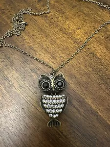 Vintage 1987 AERO Necklace w/ Moveable Owl Pendant Gold Tone & Rhinestones - Picture 1 of 3