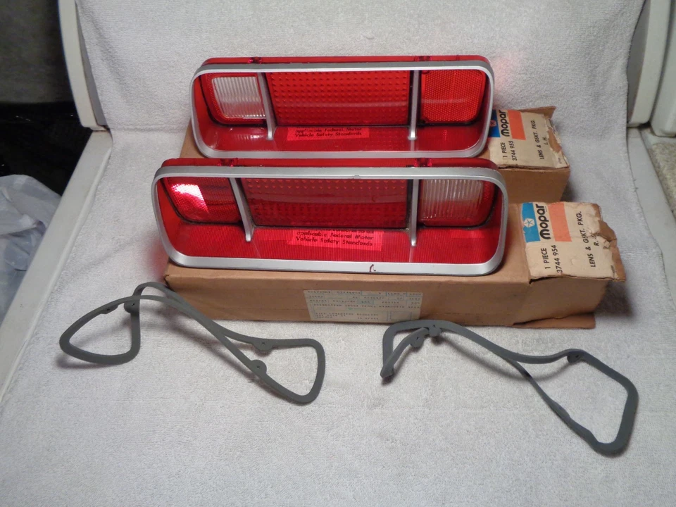 Новые из старых запасов линзы для задних фонарей Mopar 1972-73 Plymouth Scamp - Изображение 1 из 1