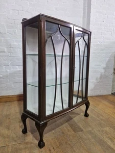 Antique Vintage double door bow front display cabinet on claw and ball legs - Picture 1 of 22