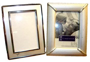 (2) Bilderrahmen SILBERFARBEN Metall ~ hält 2"x 3" Bilder Tischplatte Wohndeko 682 - Bild 1 von 4
