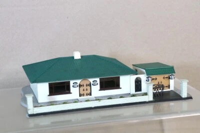 TRIANG HORNBY MODEL LAND RML 10 HOLLYWOOD BUNGALOW HOUSE MODEL od - image 1 of 4