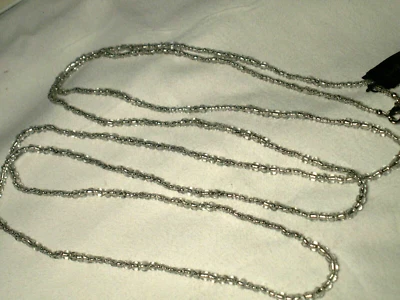 COOKIE LEE... Collar de cuentas de vidrio transparente y plateado... 60" de largo... Foto 1 de 4