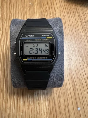 Raro Orologio Casio F-88W anni 80 Funzionante Cinturino Nuovo Ottime Condizioni - Immagine 1 di 4