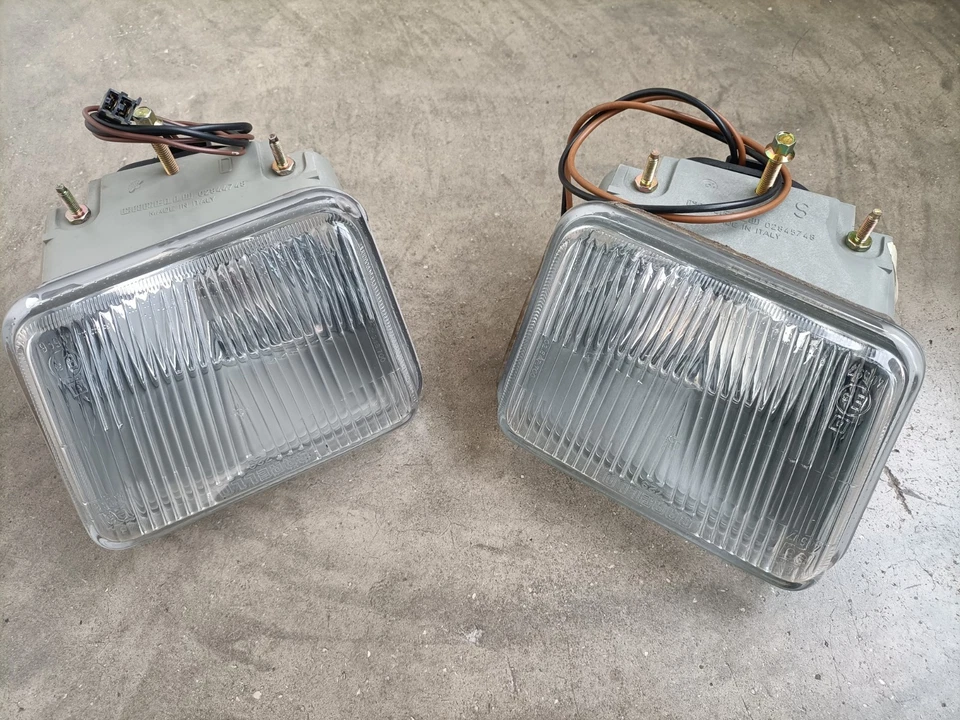 Coppia Fendinebbia Fiat UNO TURBO originali Fiat CARELLO  fog lamps left / right - Imagen 1 de 1
