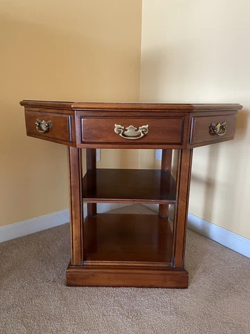 Statton Trutype Americana octagonal solid cherry table.  Excellent condition! Cover