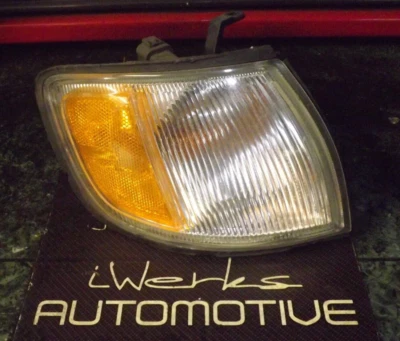 96-98 OEM Infiniti I30 A32 conjunto de lámpara de luz de esquina para pasajero delantero 3361 R V2 Foto 1 de 4