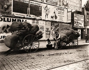 Estampado fotográfico de escena de calle America, carros de trapo, Nueva York - Imagen 1 de 1