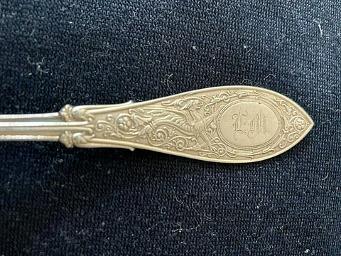 WHITING & CO. ARABESQUE 6 1/4 " FANCY ENGRAVED BERRY SPOON GREAT COND. LOT # 712 Cover