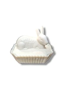 WESTMORELAND MILKGLASS BUNNY RABBIT - BUTTER DISH RARE PICKET FENCE - Picture 1 of 7