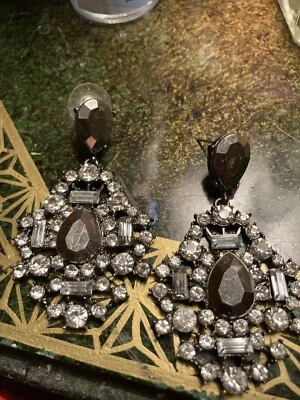 Pendientes perforados diamantes de imitación negro ahumado forever 21 Foto 1 de 4