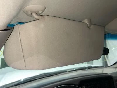 2003 - 2007 Chevy Silverado 2500HD Driver LH Left Gray-922 Sun Visor - Image 1 of 2