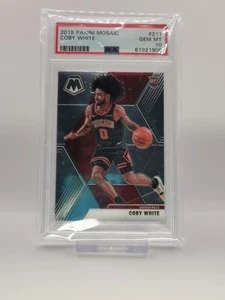 2019-20 Panini Mosaic - Coby White RC #211 PSA 10 Chicago Bulls NBA - Foto 1 di 1