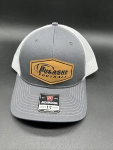Gorra de camionero de fútbol Pulaski gris y blanca talla única malla trasera Richardson - Imagen 1 de 11
