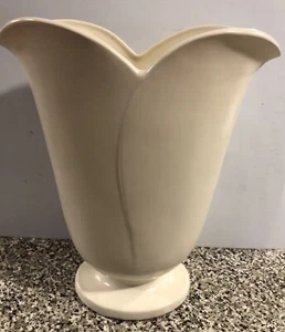 VINTAGE VASE FULHAM POTTERY CREAM TULIP GLAZED ART DECO STYLE VGC SEE PHOTOS - Picture 1 of 7