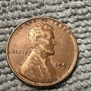 1957 P Lincoln Wheat Cent Die Chip on 5 in date - Picture 1 of 6