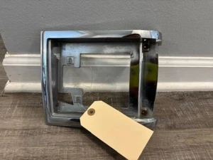 1987-1988 Cadillac SDV LEFT Side Turn Signal Corner Lamp Bezel PN#16507237 - Imagen 1 de 4