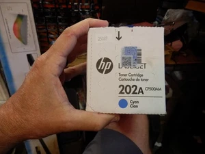 HP 202A CYAN Laserjet Cartridge CF500AM Toner Tusz do druku Oryginalny ZAPIECZĘTOWANY - Zdjęcie 1 z 1