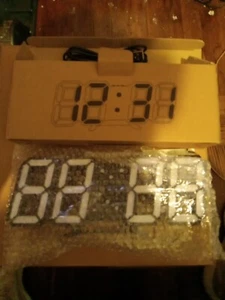 Desk digital clock - Picture 1 of 2