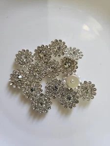 10pcs 14mm Silver Flower Shaped Crystal Colour Rhinestones Flat Back AB - Picture 1 of 1