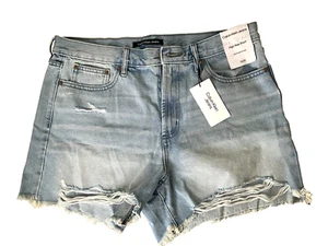 Calvin Klein High Rise Light Wash Denim Blue Jean Shorts Size 12/31- Free Ship! - Picture 1 of 4
