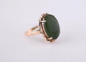 18k Gold RING with Oval Green Jade Size 7.25 Vintage - Picture 1 of 7