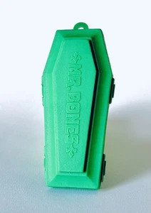 Vintage 1978 Fleer MR BONES Coffin Candy Container 3” Plastic GOBLIN GREEN - Picture 1 of 3