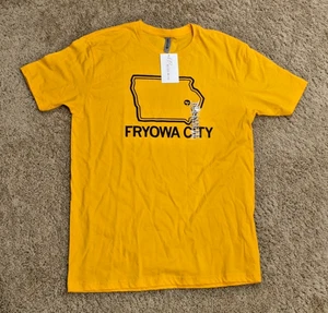 Iowa Hawkeyes FRYOWA CITY Haden Fry T-Shirt Erwachsene Größe Large L - Neu mit Etikett - Bild 1 von 4