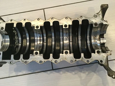 2002 EVINRUDE 175HP CYLINDER BLOCK / CRANK CASE ONE PART 5001965  - Image 1 of 4