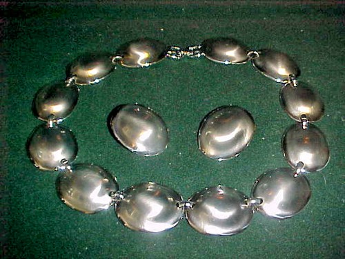 SET COLLANA E ORECCHINI CLIP GIVENCHY BIJOUX VINTAGE TONO ARGENTO SATINATO #99