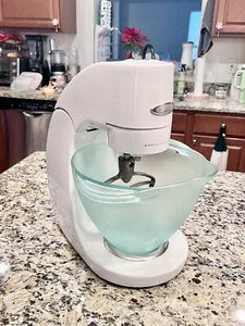 Mezcladora de pie Jenn Air Attrezzi. Modelo # JSM900LAAW - Imagen 1 de 7