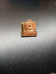 Canon Camera Vintage Hat / Jacket / Camera Bag Pin Vintage 1980's - Picture 1 of 4