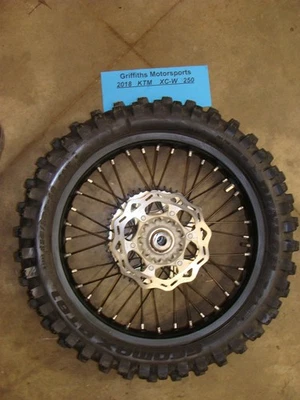 2018 KTM xc-w 250 300 oem 18" 巨型后轮轮轮辋轮胎制动转子链轮轮毂 — 第 1/4 张图片