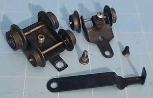 CB3m: Lionel Diecast Rear Truck 2-Wheel & Front Truck 2-Wheel w/ Screws For 675 - Picture 1 of 1