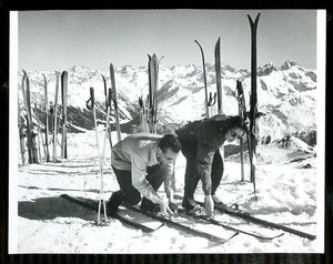 Vintage Foto Skifahrer & Ski Davos-Parsenn Weissfluh Gipfel in den Alpen mit Infos - Bild 1 von 2