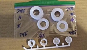 ¡¡¡Dos (2) lisos anchos con ruedas escala 1/25 se venden como paquete solo de piezas # 745!!!! - Imagen 1 de 5