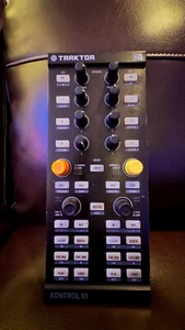 Native Instruments TRAKTOR KONTROL X1 MK1 DJ Controller - Picture 1 of 1