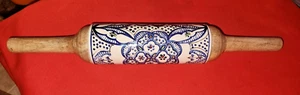 17,25" polnisches Blumen Nudelholz blau handbemalt Blume Keramik Holzgriffe - Bild 1 von 8