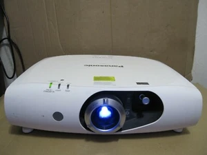Panasonic PT-RW330U 1-Chip DLP-Projektor 3500 ANSI LUMEN 9189 Lampenstunde - Bild 1 von 9