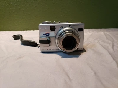 Sony Cyber-shot DSC-V1 5MP Digital Camera 4x Optical Zoom Tested & Works - Image 1 of 4