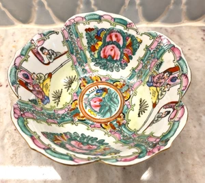 Famille Rose Medallion Bowl Lotus Shaped Pink and Green Chinese - Picture 1 of 24