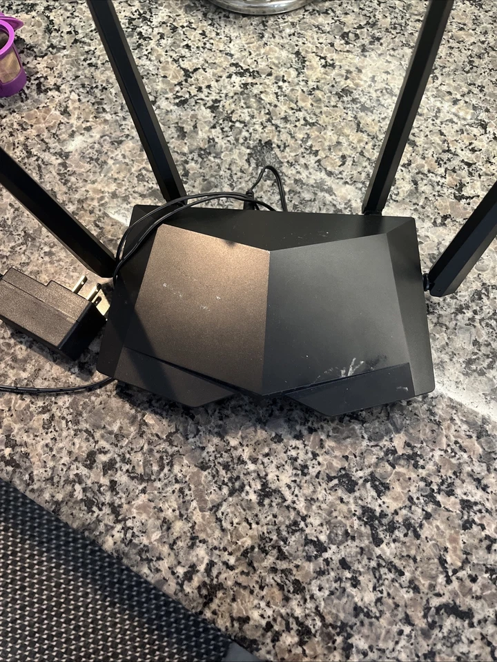 Tenda AC10U 无线双频路由器 - 黑色 — 第 1/1 张图片