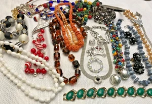 Vintage Schmuck Konvolut! Crown Trifari, Sarah Cov, Barclay, Brighton, BEREBI & mehr! - Bild 1 von 24