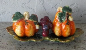 NEW THANKSGIVING PUMPKIN GOURD SALT & PEPPER SHAKER SET WITH GRAPE LEAF TRAY - Picture 1 of 4